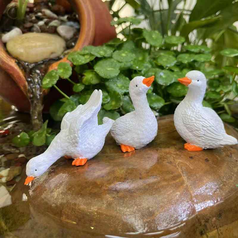 動物 オブジェ リアル アヒル 置物 ガーデン 庭 庭園 池 水辺 屋外用 装飾 デコレーション 田園風 カントリー調 樹脂製 レジン ミニチュア マスコット インテリア