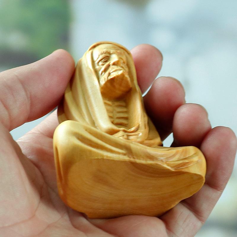 置物 黄楊木製 坐禅達磨 手彫り 彫刻 工芸品 インテリア オブジェ 茶玩 茶道小物 掌玩物 握り仏 開運 縁起物 和風 ミニチュア コンパクト