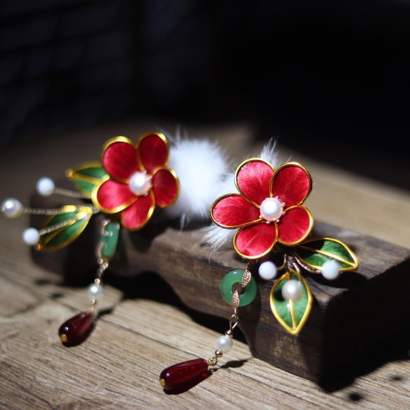 ヘアアクセサリー 女の子 かんざし ヘアクリップ 巻き刺繍 ベルベット 花飾り チャイナ風 レトロ 秋冬 お正月 レッド もこもこファー パール付き