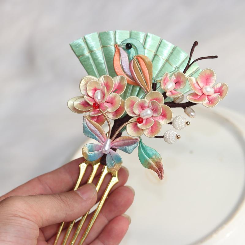 ヘアアクセサリー レディース 古風 レトロ 漢服スタイル グラデーション 巻き花細工 パール カメリア 桃の花 蝶 小鳥 フラワーモチーフ かんざし ヘアコーム 結婚式 披露宴 イベント 普段使い