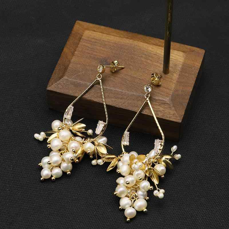 ピアス レディース 天然パール 個性的 レトロ アンティーク風 ヴィンテージ 高級感 上品 ラグジュアリー 高品質 ビーズ 揺れる ドロップ型
