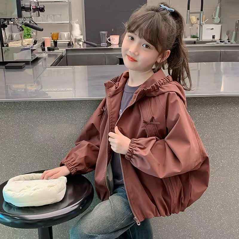ウィンドブレーカー 女の子 キッズ ジュニア 春秋 韓国風 おしゃれ かわいい フード付き スポーツ 防風 マウンテンパーカー 軽量 薄手 ポリエステル アウター 通学 普段着 カジュアル