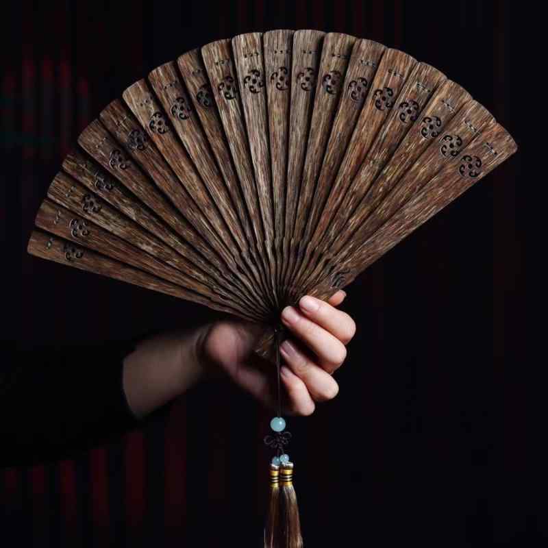 団扇 木製 23珊 沈香 言い慣わし芸術 透かし彫り レトロ風 飾りつけ レトロ 中国風 飾りつけ 室内装飾小物