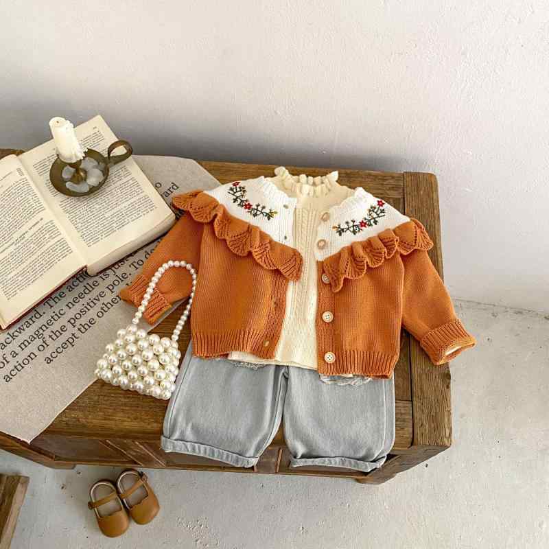 カーディガン ベビー 女の子 新生児 0歳 1歳 フォーマル ドレス 綿100% ニット 刺繍 花柄 レース 長袖 前開き ボタン留め ラウンドネック フードなし ミドル丈 秋冬 アウター キャメル