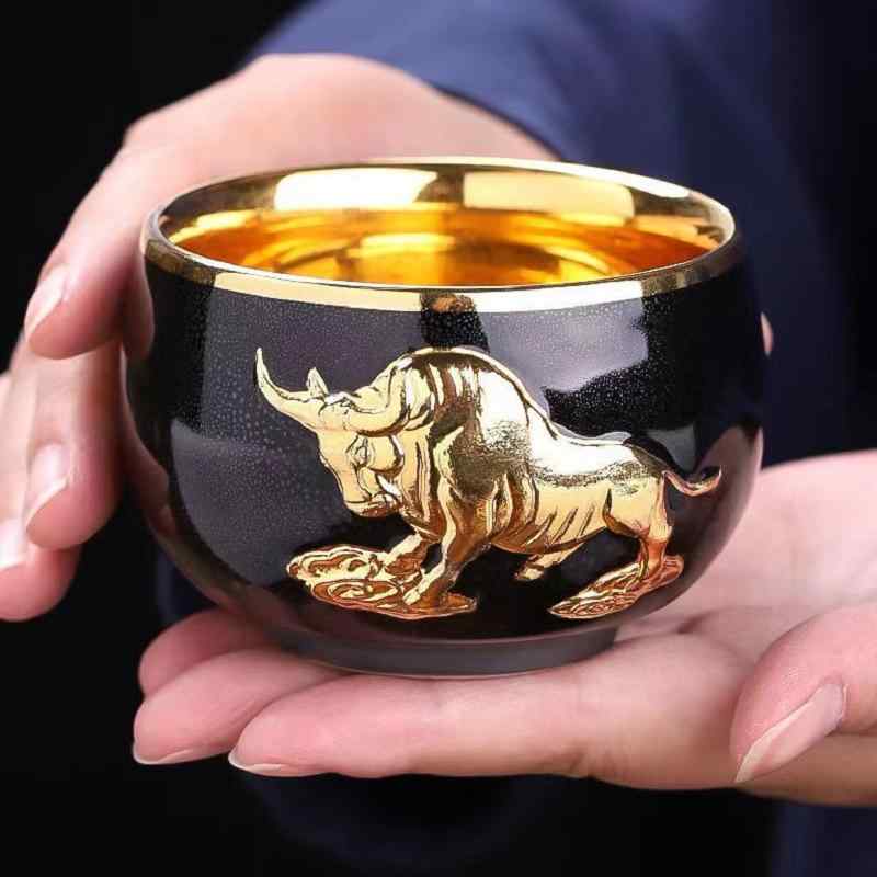 茶碗 純金鍍金 職人手作り 金牛浮彫り 高級感 ライトラグジュアリー 湯呑み ギフト プレゼント 贈答用 目上の方 上司 敬老の日|モズラボ