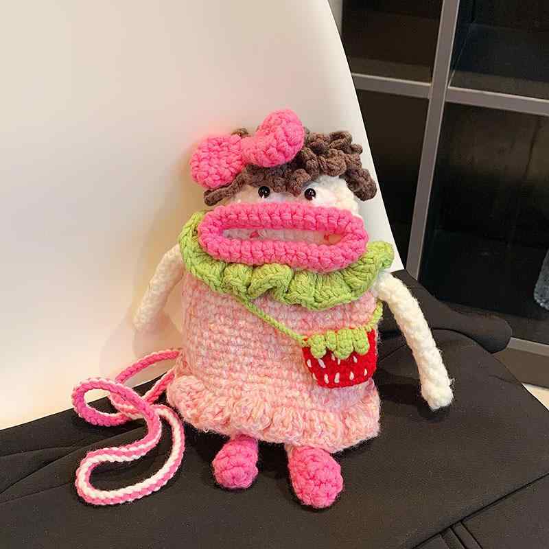 スマホポーチ ブサかわ ソーセージリップ 手編み 編み込み キャラクター 巻き髪 いちご コットン 毛糸 ミニ 縦型 スクエア オープン開閉 ソフト 日常使い お出かけ かわいい