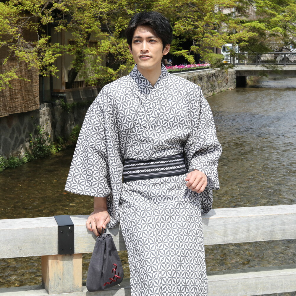 【4/14 20:00～4/17 9:59までポイント10倍】浴衣 メンズ セット 男物高級綿浴衣3点セット 「薄生成り地に角七宝」 父の日ギフト 男性 男 父の日ギフト 大人 角帯 下駄 M L LL 3L 大きいサイズ