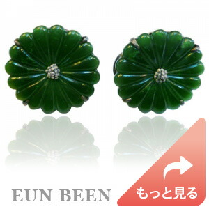 菊花型の緑翡翠シルバーピアス ear503 ＊ 5月 誕生石 ジェダイト 硬玉 翡翠 ヒスイ ひすい jade 緑 グリーン 純銀 シルバー silver スタッド ＊ 韓国 ピアス pierce 韓国 宝石 ジュエリー 韓国伝統工芸 アクセサリー プレゼント EUNBEEN 恩彬 ウンビン［送料無料］