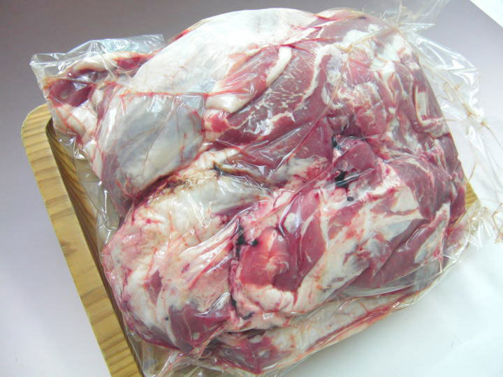 楽天市場 不定貫 国産豚ウデブロック１本 約6 5ｋｇ １ｋｇあたり9円 宮崎牛のながやま
