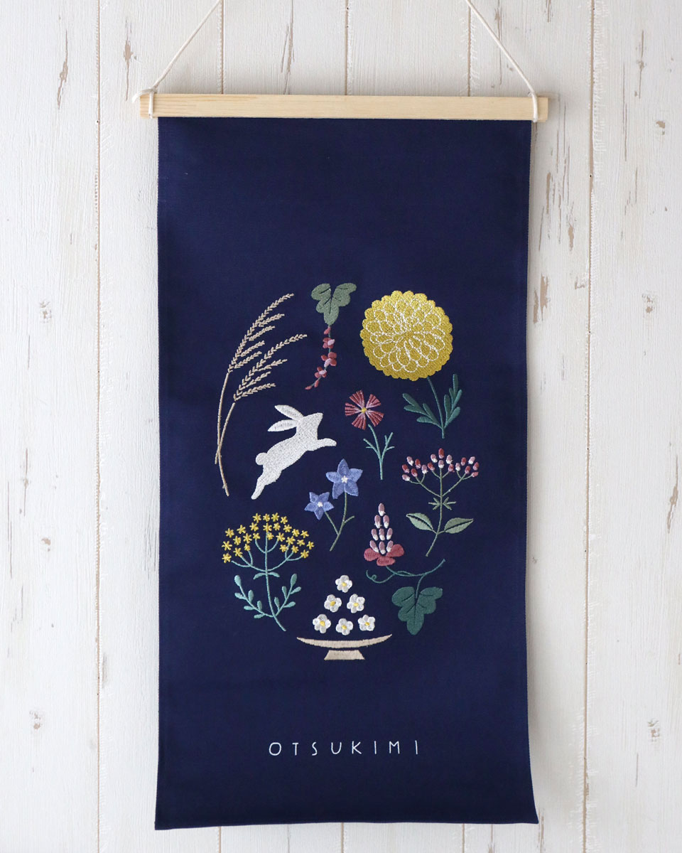 楽天市場】刺繍タペストリー お月見 紺色 Lサイズ 5513 かわいい