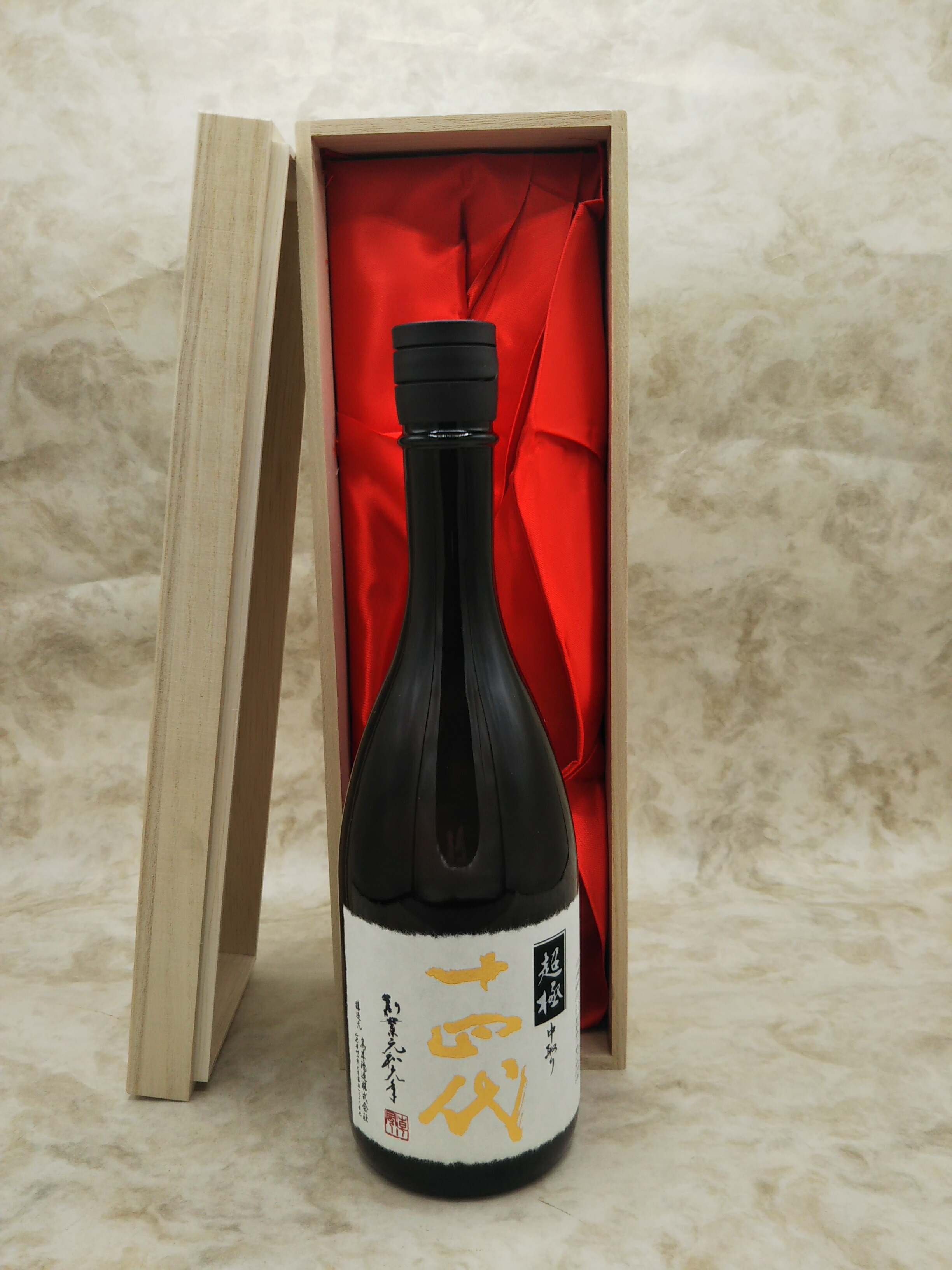 十四代超極720ミリ常温品です。2025最新分,正規品です。 Amazon.co.jp: 十四代 超極 中取り純米大吟醸 720ml 2025年詰め : 食品