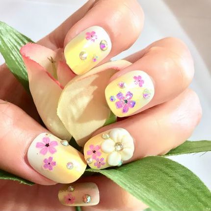 成人式 和がらふんわり 春ネイル 桜 ぷっくりフラワー ピンク 白 大人かわいい桜ネイルデザイン特集！春らしいアートを取り入れて