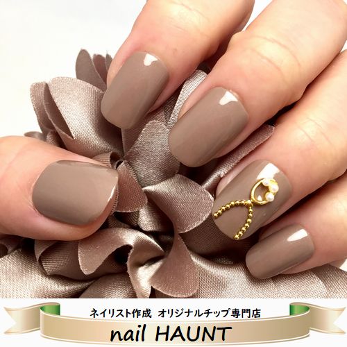 楽天市場 メール便送料無料パールモチーフネックレスビジュー 落ち着いたダークベージュカラーにゴールド パールモチーフのネックレスデザイン デイリー オフィス フォーマルにも ワンポイント大人ジュエリーネイルチップ つけ爪 付け爪 Nailハウント