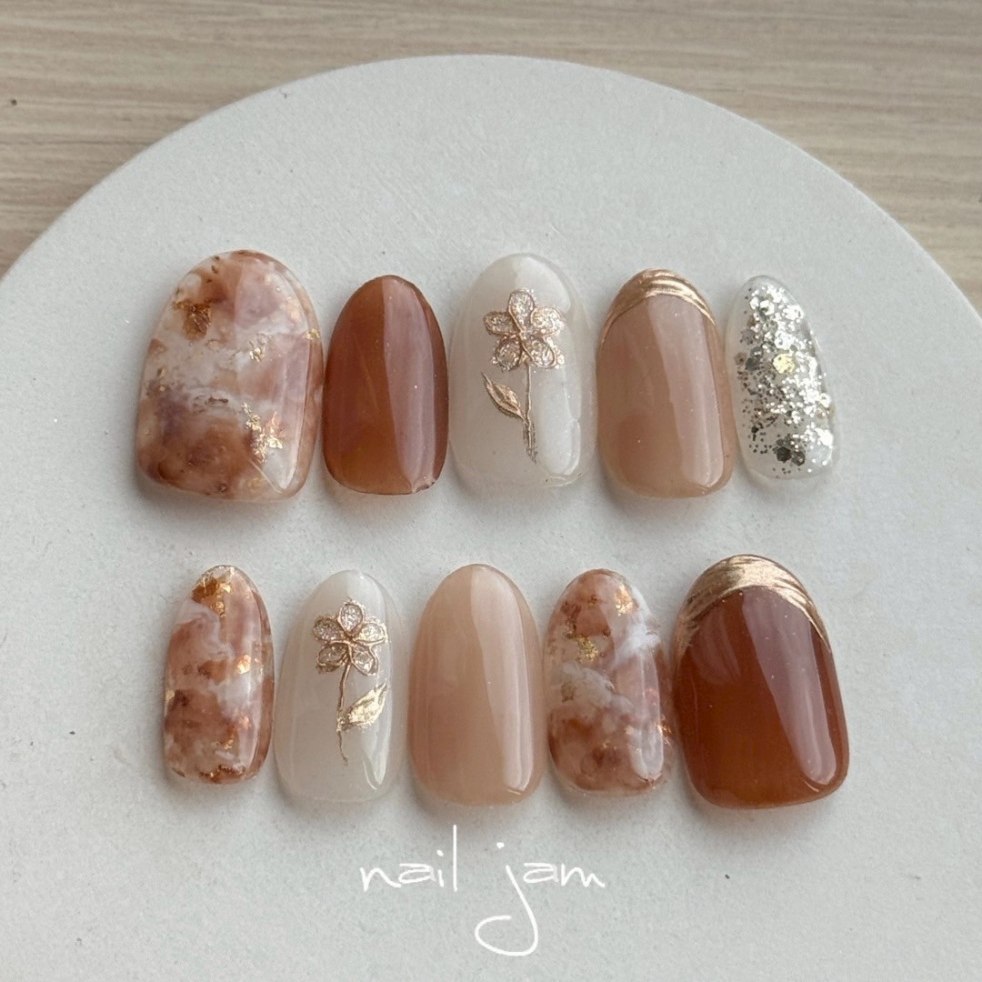 楽天市場】オーダーネイルチップ ホワイトラテのくすみフラワー