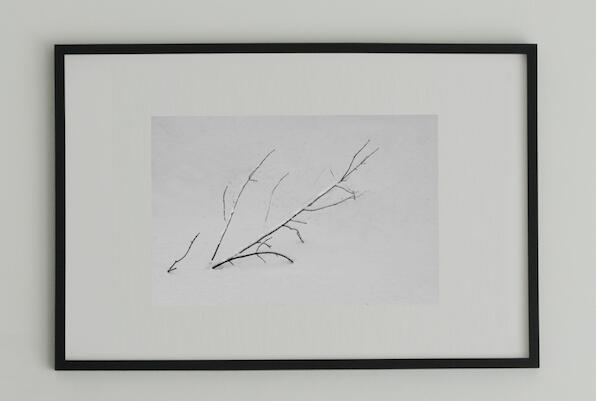 工芸 工芸細工物 室内装飾 活動写真 額装細工物 額付き添い人 工芸ダイアログボックス 飾りつけ工芸 工芸ゲーム盤 飾りつけ 今めかしい工芸 工芸映し絵 旅人宿 食べ物屋 草木  Minimalism #5 black wooden frame 63cm×93珊付き添い人 ( LL )