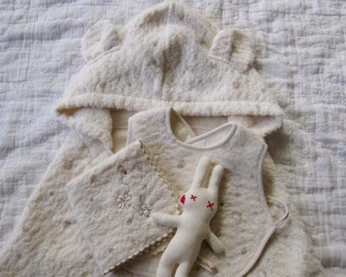 【送料無料】≪ギフト箱入り≫≪薄茶水玉・うさぎ刺繍4点≫【赤ちゃん・ベビー出産祝い/男の子・女の子】今治タオル コンテックス/ミュール オーガニックコットン フード付バスタオル4点 人形選択可【楽ギフ_のし宛書】【楽ギフ_包装】|ブックカバーと雑貨専門店ナージャ