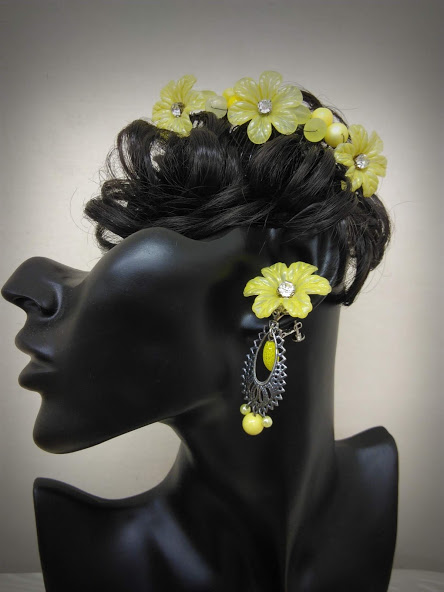 フラメンコ衣装 イヤリング ペイネタ セット キラキラ ビーズ ビジュー 髪飾り コーム 花モチーフ フラメンコ アクセサリー イエロー 黄色 ベリーダンス ナジャハウス 黄色の花モチーフのイヤリング ペイネタセット カラー黄色 大き目のサイズなのに軽い作り