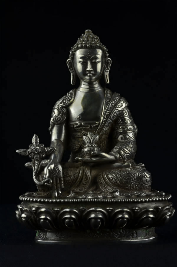 薬師如来 銀製彫金仕上げ