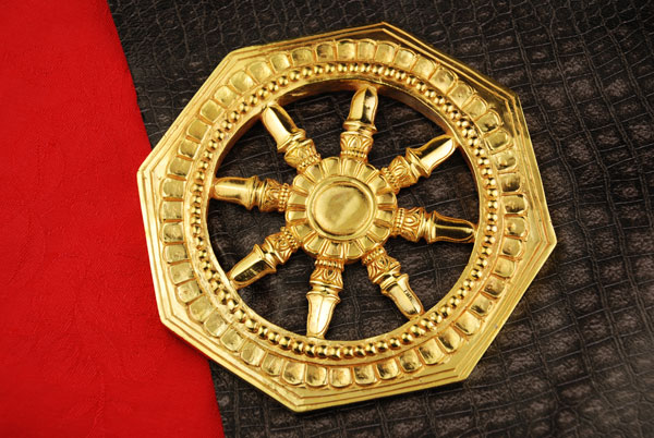 法輪（輪宝）　銅造鍍金彫金仕上げ｜仏像仏画チベット美術卸の天竺堂