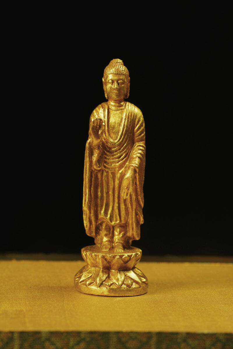 仏教美術 仏像 観世音菩薩像 小仏像 銅製 銅器 仏教美術 中国 仏像 水月観音 小仏像 銅製 銅器 - メルカリ