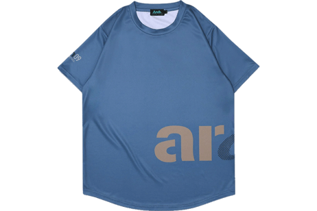 Arch[アーチ] Arch multi typo tee / アーチ マルチ タイポ Tシャツ【T124-135】（メンズ/レディス/ユニセックス バスケットボール Tシャツ ブルー）