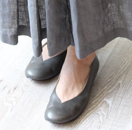 ROYAL Burnish(ロイヤルバーニッシュ)切り込み滑っこいパンプス 1珊 置き目踵