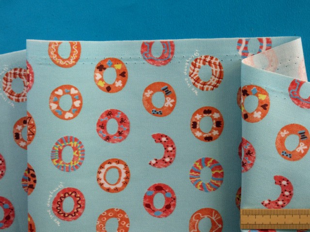 楽天市場 綿プリントオックス生地ドーナツ 水色 １１０ｃｍ幅 １ｍ 手芸ナカムラ