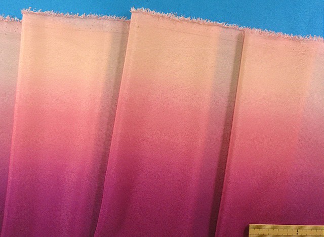 楽天市場 ポリエステルグラデーション生地紫 ピンク系 １４５ｃｍ幅 ２ ５ｍ 手芸ナカムラ