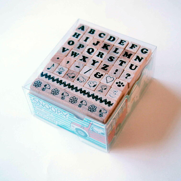 楽天市場 スヌーピープチ文字スタンプセット アルファベット U 2250 001 はんこ 大文字 Abc 名札 なまえ イニシャル カスタマイズ オリジナル Snoopy Peanut ウッドストック チャーリーブラウン 95 ハート 音符 あしあと こどものかお Kodomo No Kao 宅急便