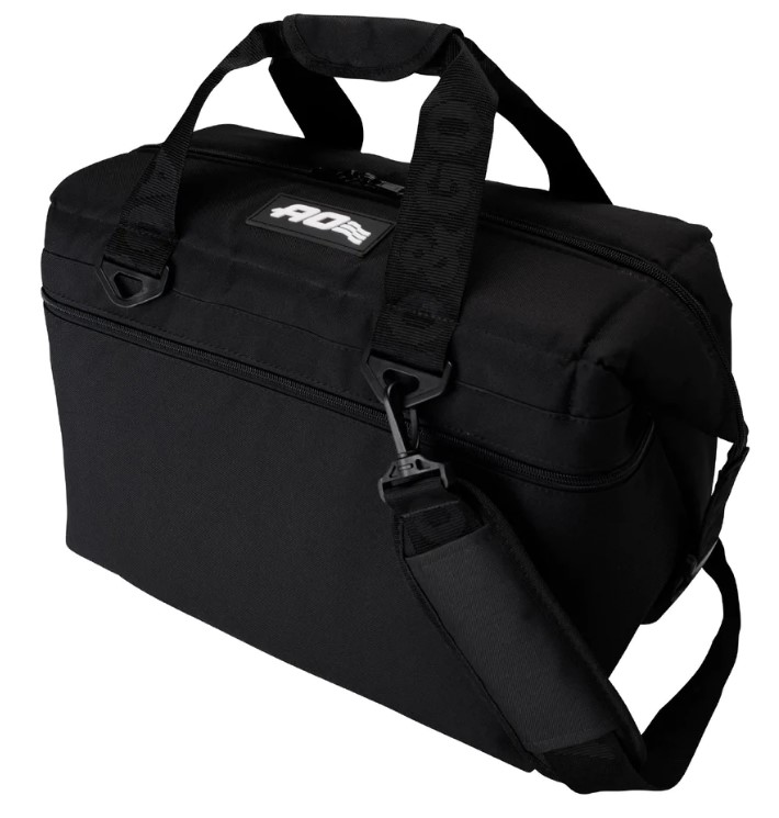 ★AO COOLERS エーオークーラーズ\u003cBR\u003e24 風呂敷き包み 帆布 ホンブルグ帽冷房装置 黒いこと黒\u003cBR\u003e難民キャンプ アウトドア  冷房装置ボックス席 冷房装置御徒面子 保冷 896290001670 最強保冷 ロゴタイプの遣りかたが活動写真と異なる切っ掛けがございます