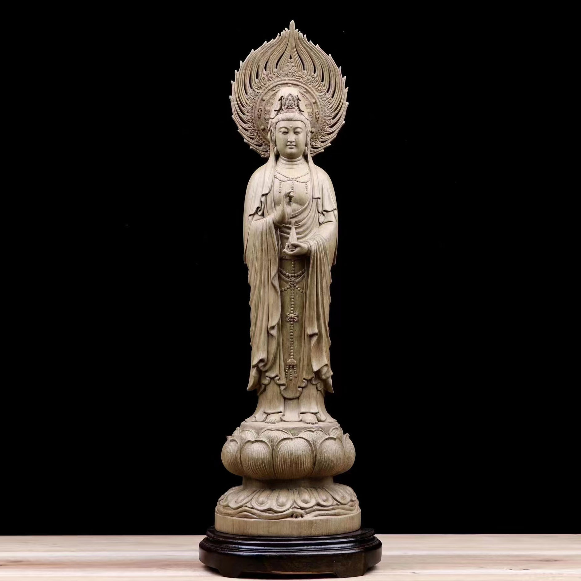 楽天市場】【天然沈香木彫】持蓮観音菩薩立像 仏教美術 仏像