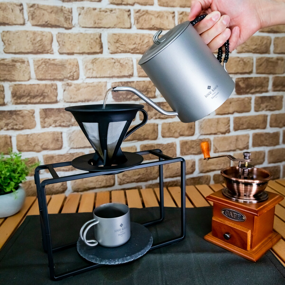 ＬＯＶＥＫＮＯＴ チタン製ドリップケトル　９００ｍｌ　チタン製 直火 軽量 アウトドア キャンプ 防災　父の日　ギフト