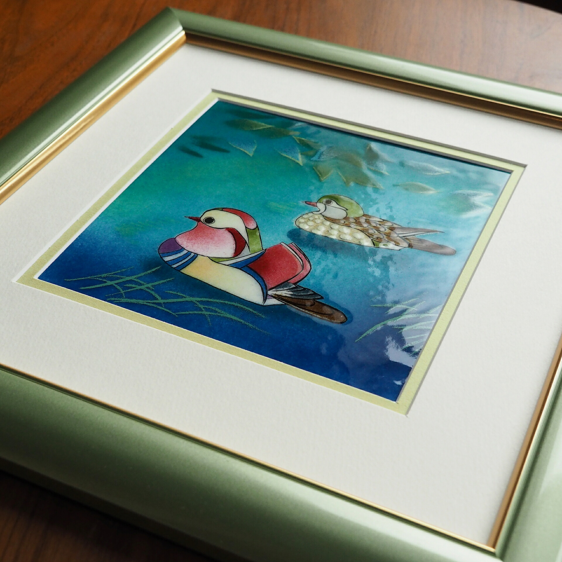 おしどり 七宝 七宝焼 七宝焼き 七宝絵画 絵 絵画 額 絵画額入り 額縁付き アート フレーム プレゼント 新築祝 結婚祝 記念日 縁起物 癒し インテリア 玄関飾り|七彩工房