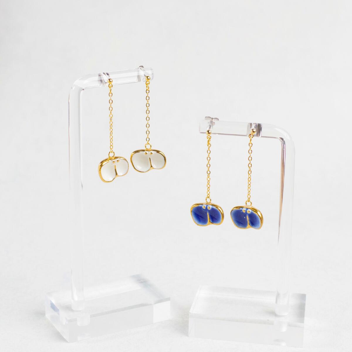 てふてふ ピアス イヤリング｜美濃焼 青 白 上品 かわいい シンプル 揺れる ホワイト ブルー 蝶々 ハンドメイド ギフト プレゼント 揺れる 陶器 陶磁器 タイル やきもの アクセサリー 陶芸作家 駒井香文