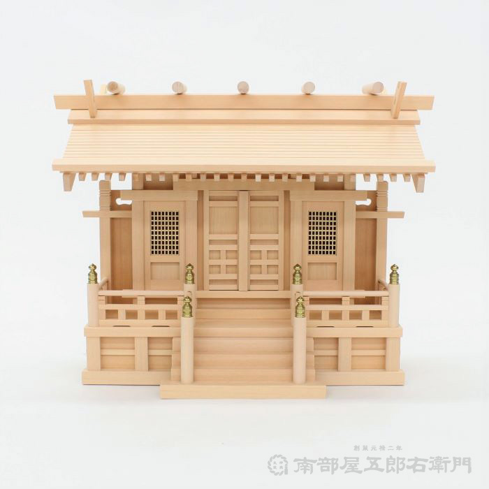 桧製 横通し三社（一ッ扉）横幅約52cmX奥ぶかさ約23cmX高さ約39糎 神棚用聖堂 お宮 おみや 神棚 かみだな とおしやね 内祭 ないさい 檜 ひのき ヒノキ 営造 開店 今めかしい 分かりやすい パウダーコンパクト 国産 日本製 手作り