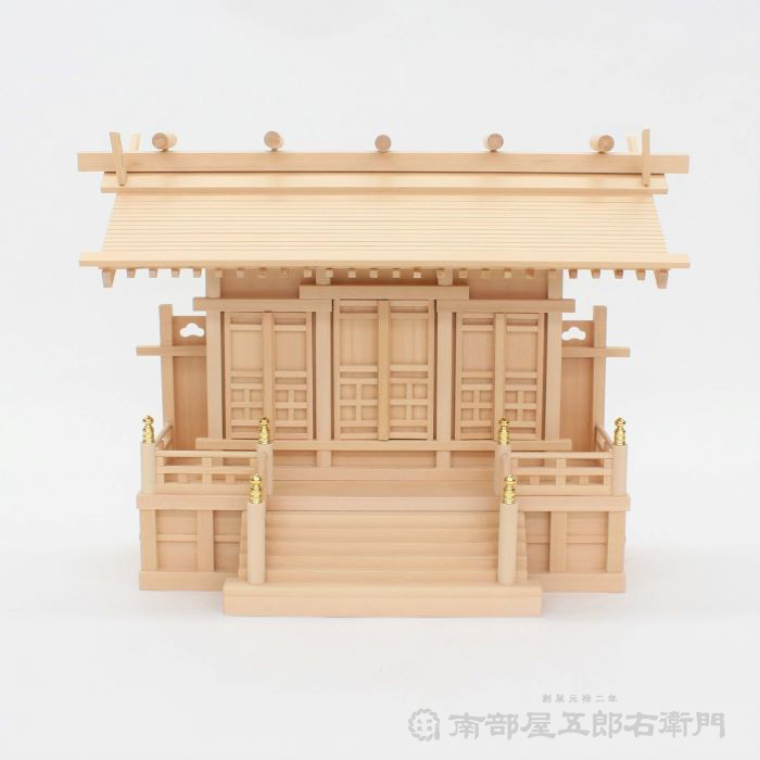 桧製 横通し三社1尺8寸 横幅約60cmX奥行約23cmX高さ約43cm 神棚用御宮 お宮 おみや 神棚 かみだな 唐戸 からと 三社宮 さんしゃみや とおしやね 内祭 ないさい 桧 ひのき ヒノキ 新築 開店 モダン シンプル コンパクト 国産 日本製 手作り｜南部屋五郎右衛門