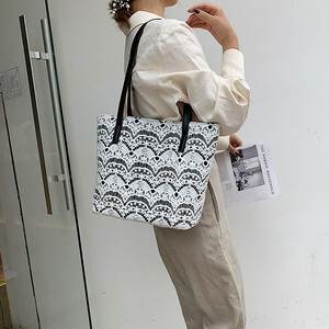 機能性 通勤 カバン ショルダー 肩掛け 手持ち 収納 大容量 肩がけ レディース トート スクエア型 バッグ ショルダー 便利 四角