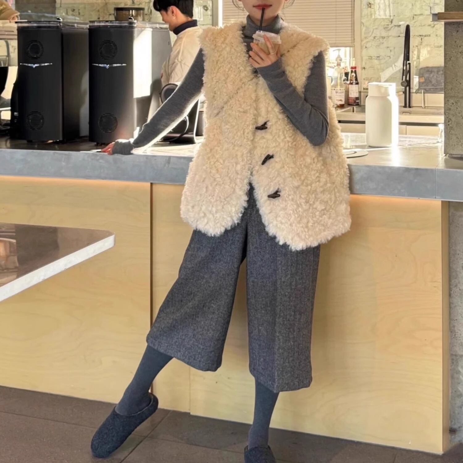 モコモコ レディース Vネック ストレート もこもこ ポリエステル 袖なし ふわふわ ミディアム丈 上着 ノースリーブ フェ べスト