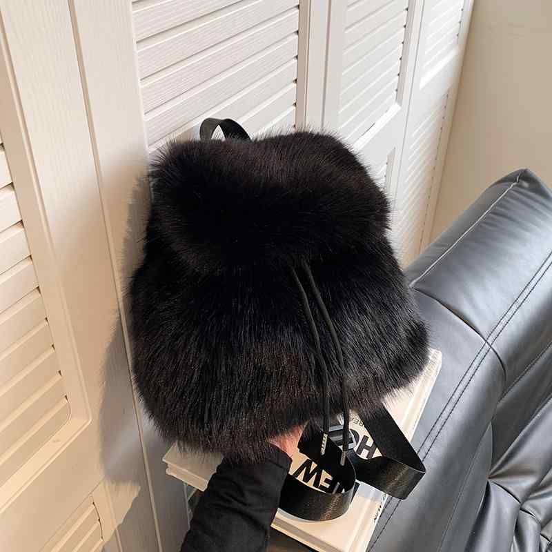 opium系　fur backpack ファー リュックグレー 毛皮リュック opium系 fur backpack ファー リュックグレー 毛皮リュック - メルカリ