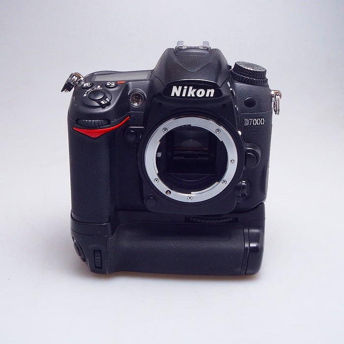 【中古】ﾆｺﾝ D7000 + MB-D11 価値づける：B-「写真機のナニワ 京都店店卸し資産」【デジタル一眼】商いもの吊りひも：2221070522546