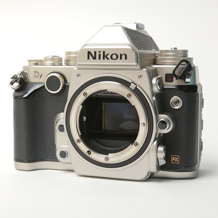 【中古】 (ニコン) Nikon DF ﾎﾞﾃﾞｲ ｼﾙﾊﾞｰ【中古写真機 デジタル一眼】 序列付ける：B