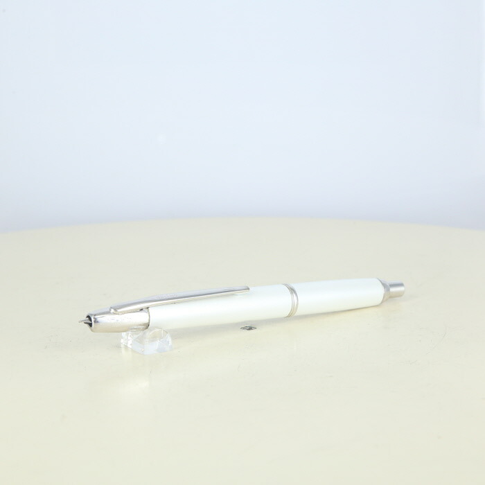 【中古】 (パイロット) PILOT キャップレス ホワイト【中古筆記具 中古万年筆】 ランク:B|カメラのナニワ