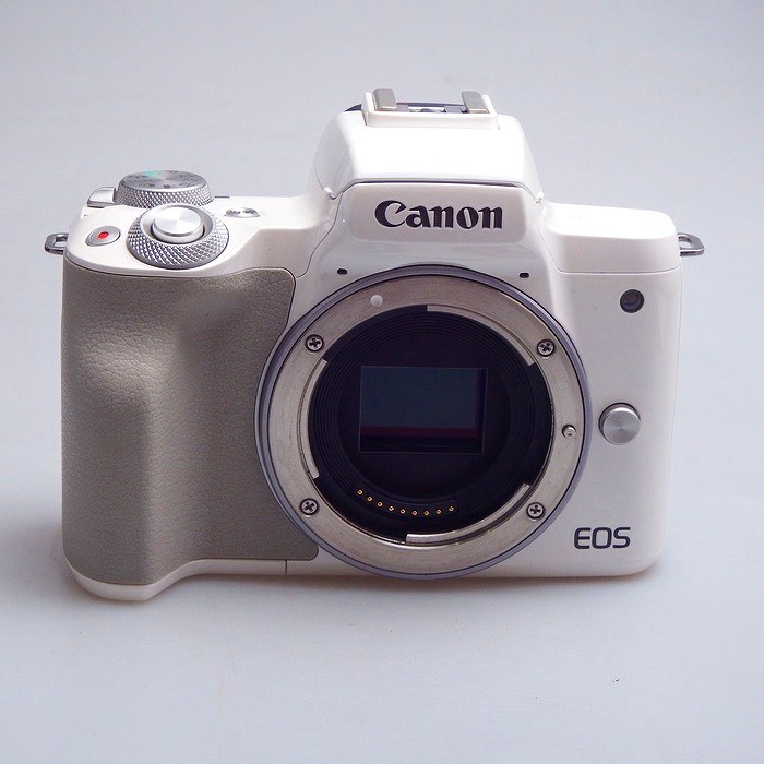【中古】 (キヤノン) Canon EOS Kiss M ﾎﾜｲﾄ【中古カメラ デジタル一眼】 ランク：AB