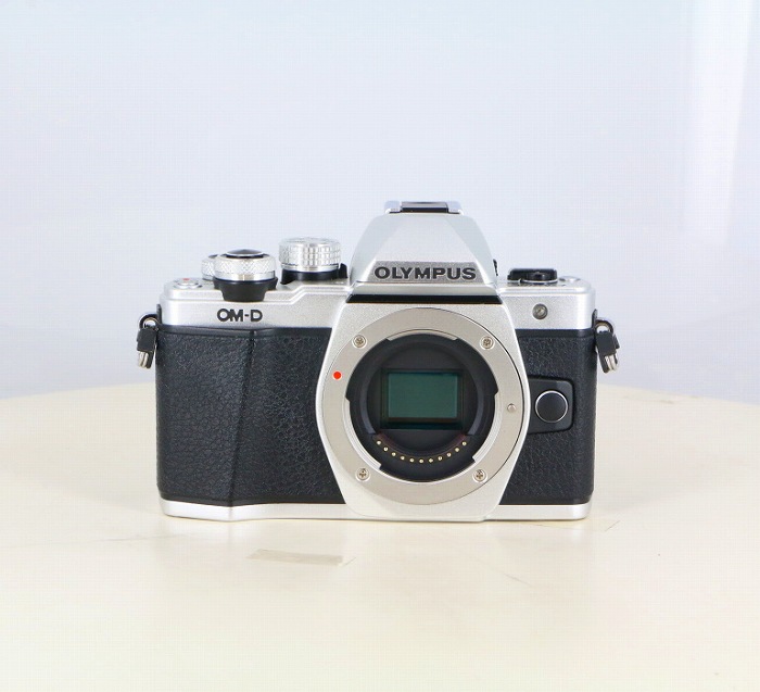 【中古】 (オリンパス) OLYMPUS OM-D E-M10 MarkII ﾎﾞﾃﾞｨ ｼﾙﾊﾞｰ【中古写真機 デジタル一眼】 位置づける：C