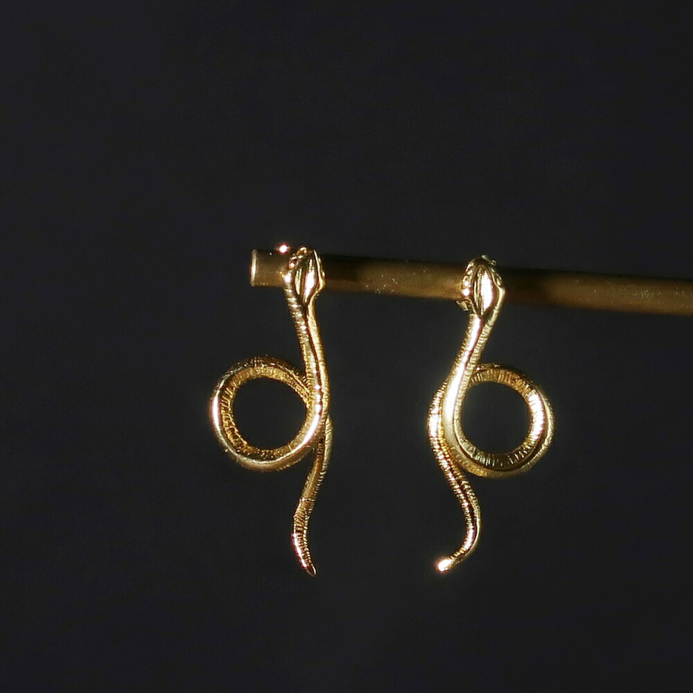 楽天市場】18金 ピアス 18k 片耳 蛇 スネーク ヘビ スタッドピアス