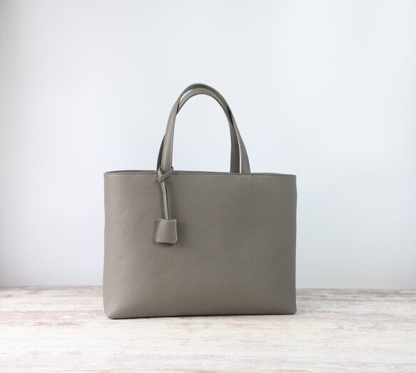 A4サイズトートbag(サイズL)・マチ幅13cm.ver☆彡グレー・受注制作 バッグ 日本製 国産 メンズ レディース 本革 通勤バッグ シンプル 高級 お洒落 鞄 カバン 牛革 旅行 フォーマル オケージョン プレゼント ブランド 入園式 バッグ 本革|naoao.bag 店