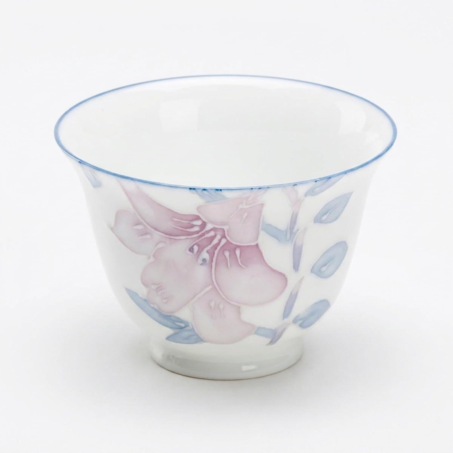 ティーカップ 陶器 ホワイト 手描きユリ模様 堆彫加工 影青釉仕上げ 耐熱 紅茶 緑茶 カンフー茶器 家庭用 オフィス用 装飾可 洗いやすい (4個,ホワイト)｜NeoMart