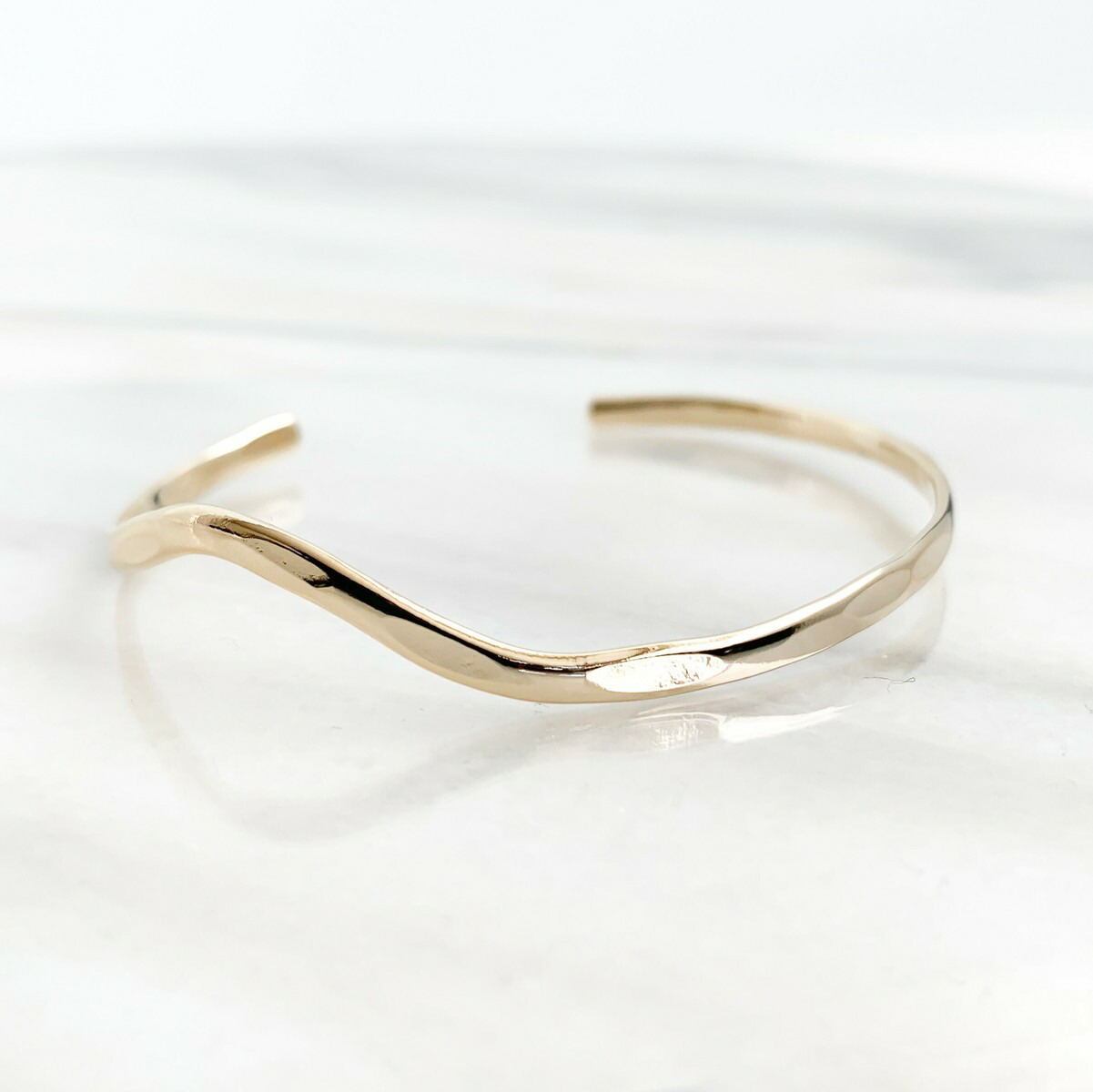 楽天市場 ギフト 新作 レディース バングル ゴールド ママ友 プレゼント Naotjewelry Kainari Wave Bangle Naotjewelry ジュエリー ピアス