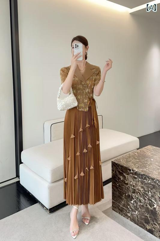 ワンピース レディース 女性用 大きいサイズ ゆったりサイズ Aライン Vネック 長袖 ハイウエスト プリーツ 小花柄 箔プリント ロング丈 エレガント 上品 スタイルアップ 着痩せ効果 通勤 オフィス カジュアル 春夏 ポリエステル