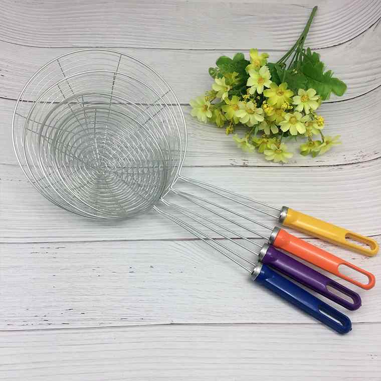 網じゃくし ざる ストレーナー 濾し器 鉄製 細目メッシュ プラスチックハンドル 豆乳 鍋物 湯切り 水切り 油切り キッチン 調理器具 滑り止め やけど防止 フック付き(x400)